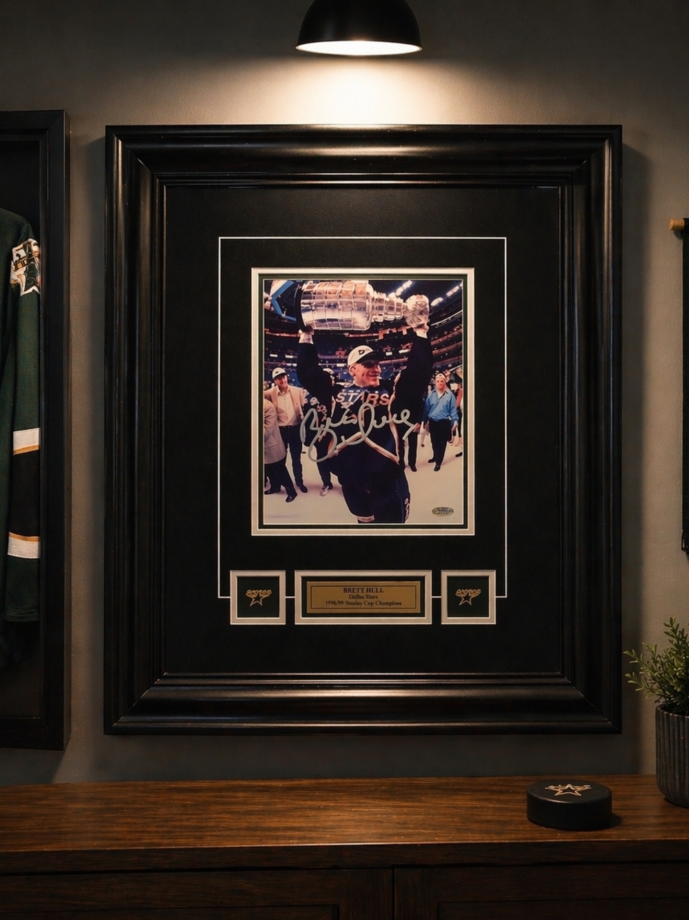 Aurographed Brett Hull Framed Sports Memorabilia Wall Art Authentic Hockey